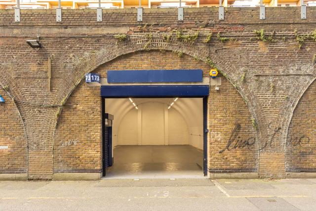 An empty arch with white lining